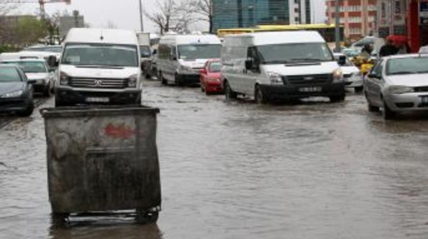 G&uuml;ne Yağmurla Uyanan Bursa&rsquo;da Fırtına Uyarısı