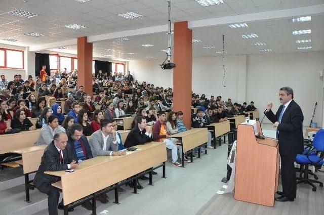 Başkan Alıcık’tan Üniversite Öğrencilerine Konferans