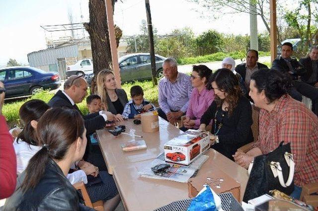 Vali Fatih Şahin’in Eşinden Koruyucu Aileyi Ziyaret