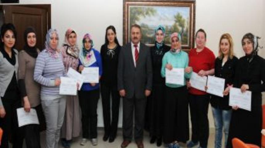 Nezaket Hanımevi&rsquo;nde Sertifika Heyecanı
