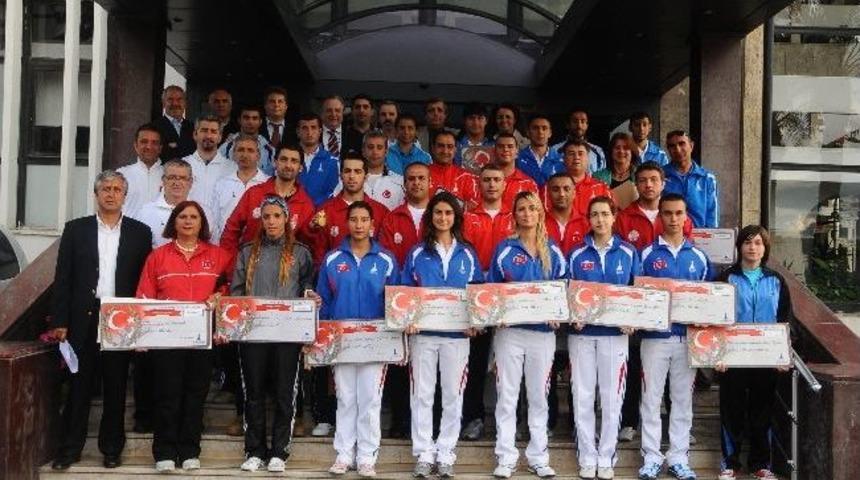 İzmir B&uuml;y&uuml;kşehir Belediyesi Spor Kul&uuml;b&uuml; T&uuml;rkiye İkincisi Oldu