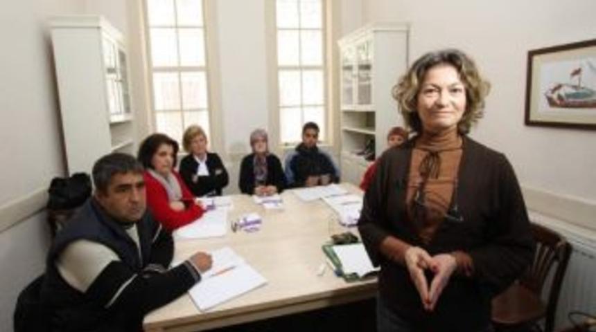 Hasta, Yaşlı Bakım Ve Refakat Kursu Veriliyor