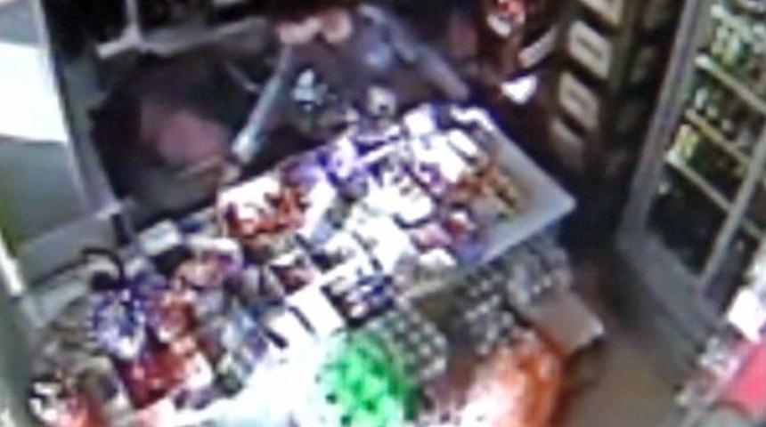 İş Yeri Sahibi Uyuyunca Soyuldu