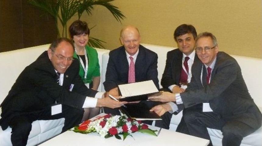 Yaşar &Uuml;niversitesi, Dubai'de &Uuml;niversite Kenti İzmir'i Tanıttı