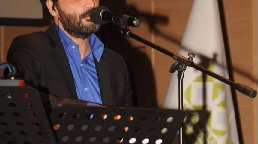 Uğur Işılak &Uuml;niversite &Ouml;ğrencilerine Konser Verdi