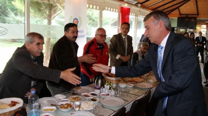 Gaziemir Belediye Başkanı Halil İbrahim Şenol, Muhtarları Dinledi