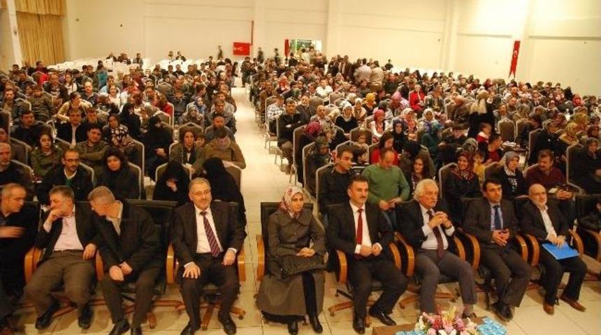 &Ccedil;anakkale'de 5 Bin Kadın Şehit Oldu