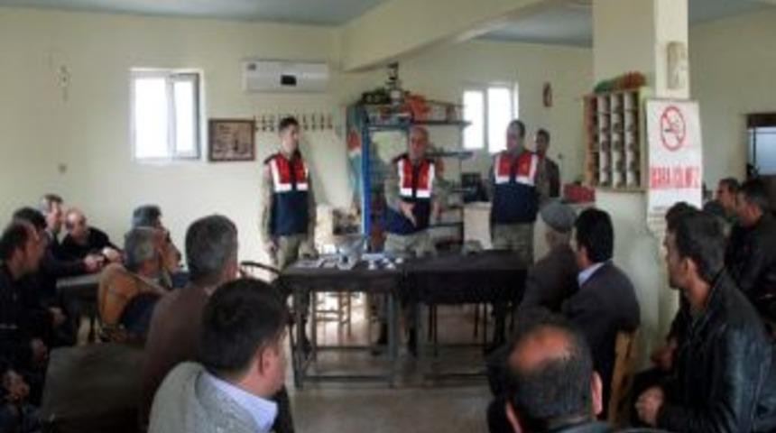 Jandarma, Köylülere Hırsızların Taktiklerini Anlattı