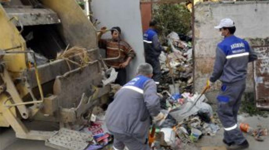 Ekipler 3 Kamyon &Ccedil;&ouml;p Topladı