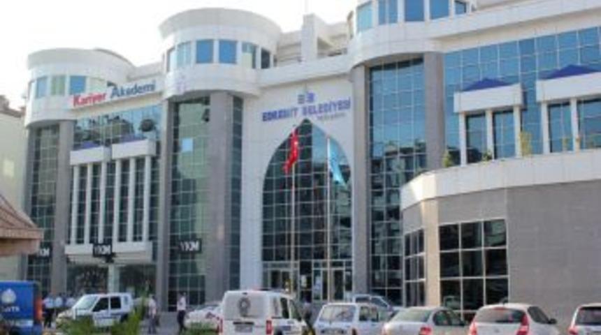 Edremit Belediyesi 'Beyaz Sayfa' Operasyonunda 3 G&ouml;zaltı