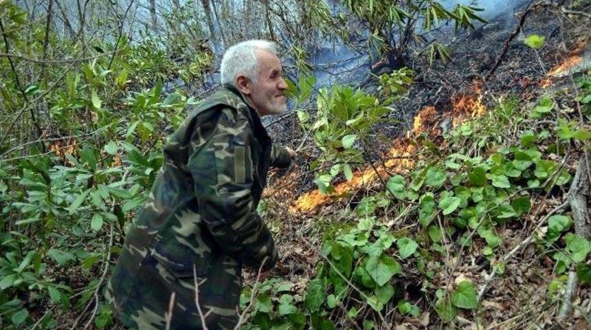 Toprak Ve Suyla Orman Yangınını S&ouml;nd&uuml;rd&uuml;ler