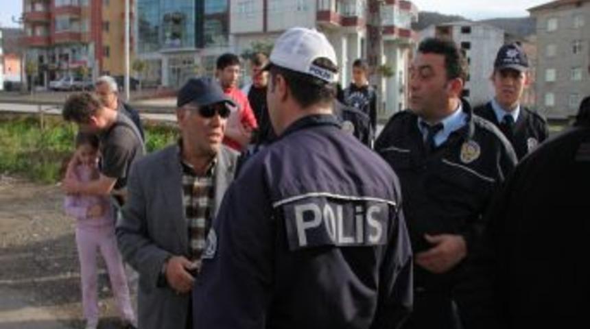 Yayaya &Ccedil;arpıp Olay Yerinden Ka&ccedil;maya &Ccedil;alışan S&uuml;r&uuml;c&uuml;y&uuml; Vatandaşlar Engelledi