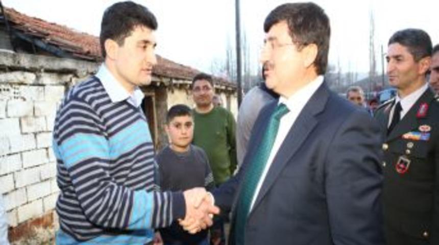 Vali &Ouml;z, PKK'nın Serbest Bıraktığı Uzman &Ccedil;avuş Ko&ccedil;'u Ziyaret Etti