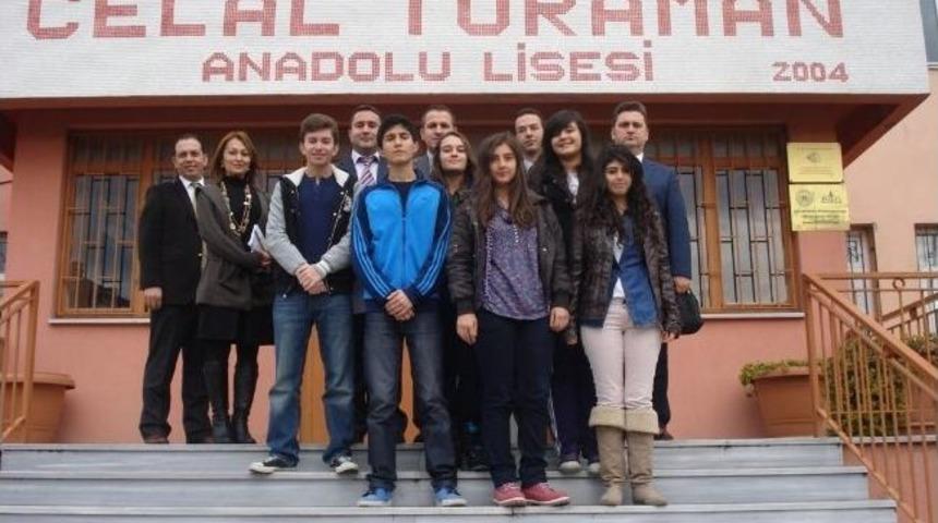 Sınava Giren &Ouml;ğrencilere M&uuml;zik Dopingi