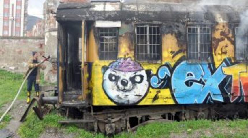 Hurdaya Ayrılan Yolcu Tipi Vagon Yandı