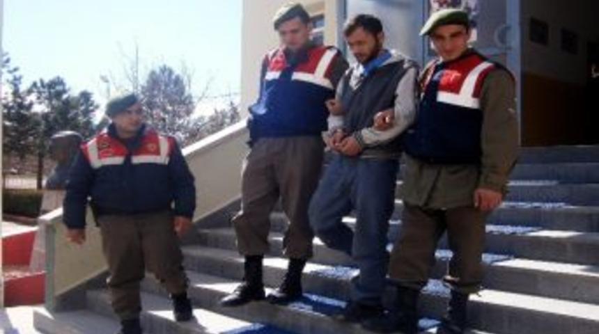 T&uuml;rk Telekom'un Kablolarını Kesip &Ccedil;aldı