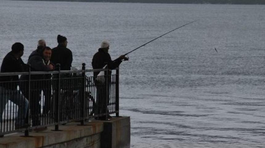 Fırtına Uyarısı Okul Tatil Ettirdi &Ccedil;ocuklar Oyun Parklarına Koştu