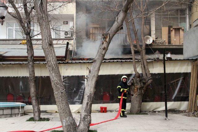 Alışveriş Merkezinde Yangın Paniği