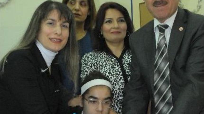 Engelleri Sanatla Aştı