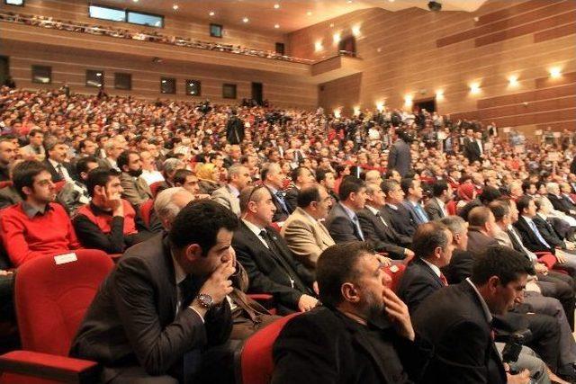 Bakan Davutoğlu, Dicle Üniversitesi’nde Konferans Verdi