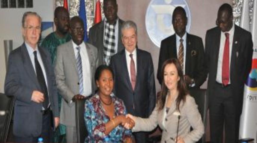 Gambiyalı Bakan: İzmir&rsquo;e Oy Vermekle Kalmayacağız, Adaylığı I&ccedil;in De &Ccedil;alışacağız