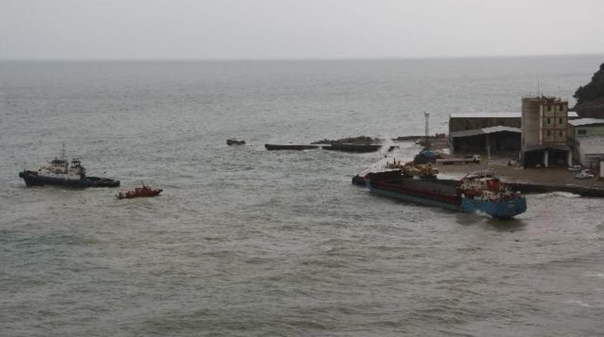 Kdz.ereğli'de Y&uuml;k Gemisi Karaya Oturdu