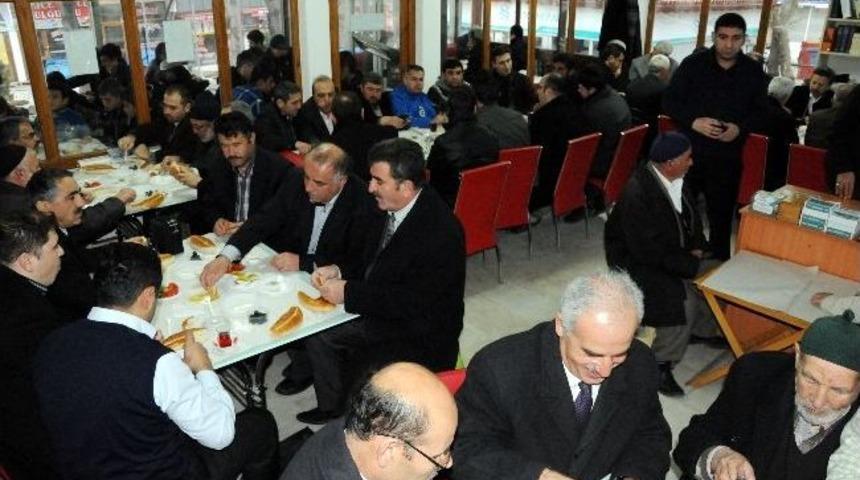 Yozgat&rsquo;ta İhl &Ouml;ğrencilerine Sabah Namazı Sonrası Kahvaltı Verildi