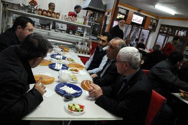 Yozgat’ta İhl Öğrencilerine Sabah Namazı Sonrası Kahvaltı Verildi