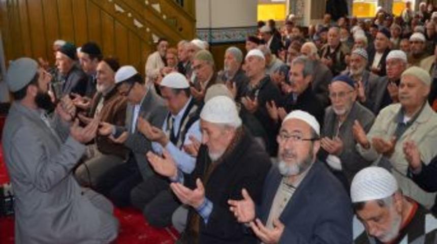 Şehitler I&ccedil;in Hatimler Yapıldı, Yemek Dağıtıldı