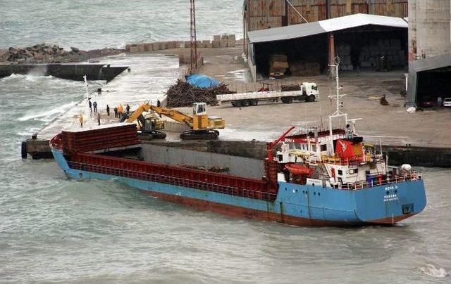 Kdz. Ereğli De Y&uuml;k Gemisi Karaya Oturdu 1