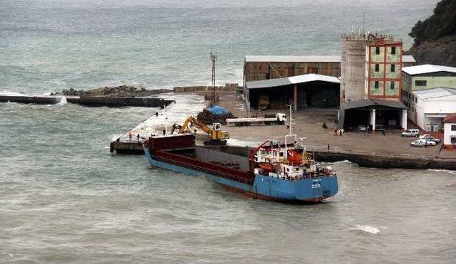 Kdz. Ereğli De Y&uuml;k Gemisi Karaya Oturdu 2