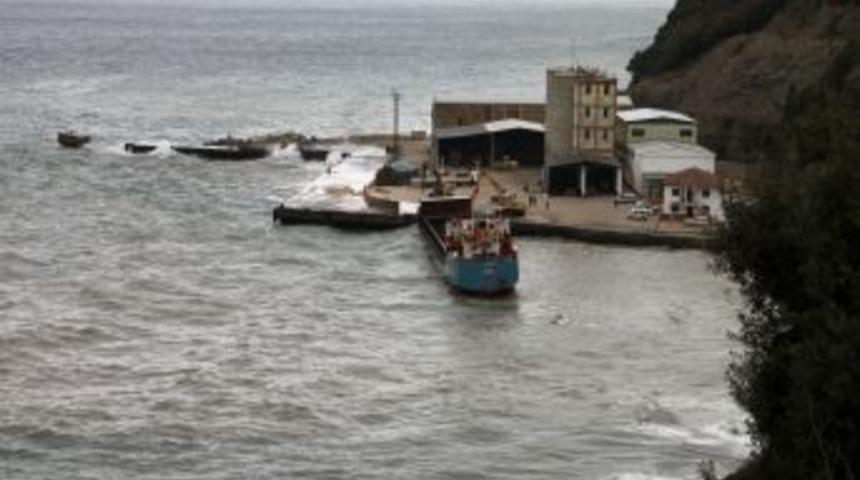 Zonguldak'ta Kuru Y&uuml;k Gemisi Karaya Oturdu