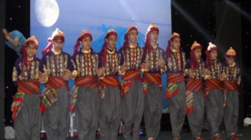 Siirt'e Gelen Kuzey Irak Işık Koleji'nden G&ouml;n&uuml;l Şenliği