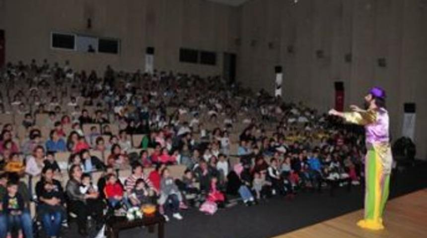 Beylikd&uuml;z&uuml;, Eğlencesi Bol Oyunlar İle Minikleri Sevindiriyor