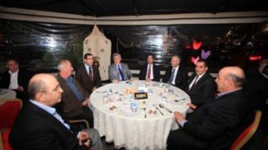 Karaosmanoğlu, Ağrılıların muhabbet gecesine katıldı