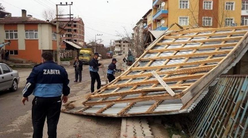 Suşehri&rsquo;nde R&uuml;zgar Hayatı Olumsuz Etkiliyor