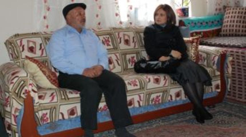 Vali Taşkesen'in Eşi Şehit Ailesini Ziyaret Etti