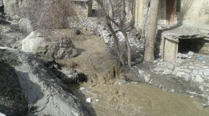 Heyelan Korkusu Evleri Boşaltıyor