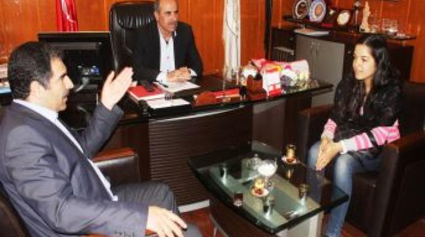 Iraklı &Ouml;ğrenciler Cizre Belediyesi'ni Ziyaret Etti