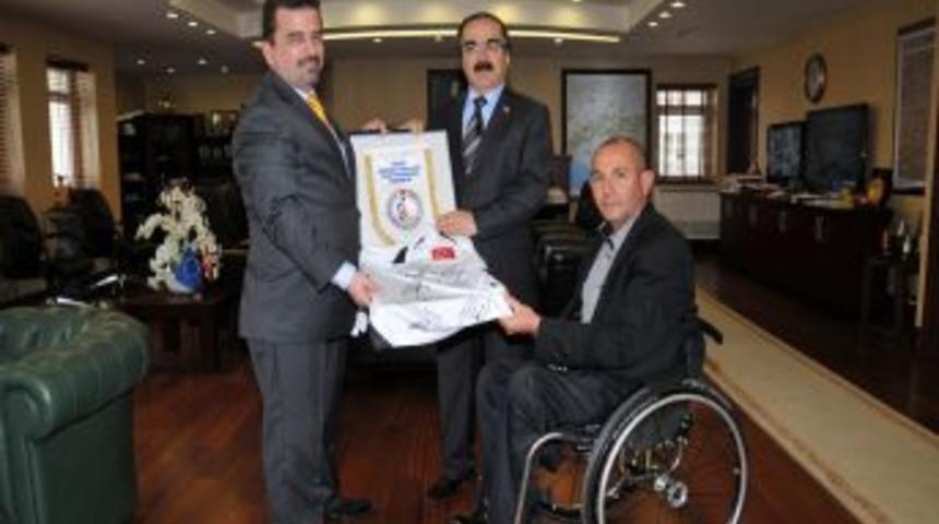 Engelliler Spor Federesyonu Y&ouml;neticileri Vali Coş'u Ziyaret Etti