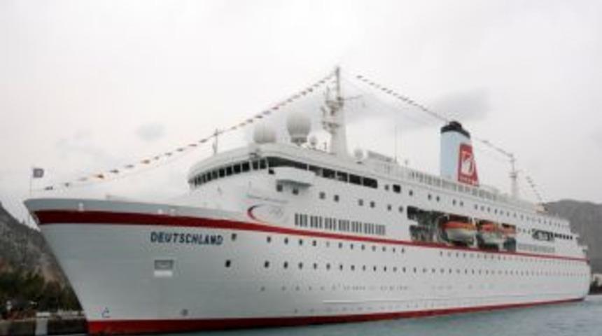 Antalya&rsquo;ya Sezonun Ilk Kruvaziyer Gemisi Geldi