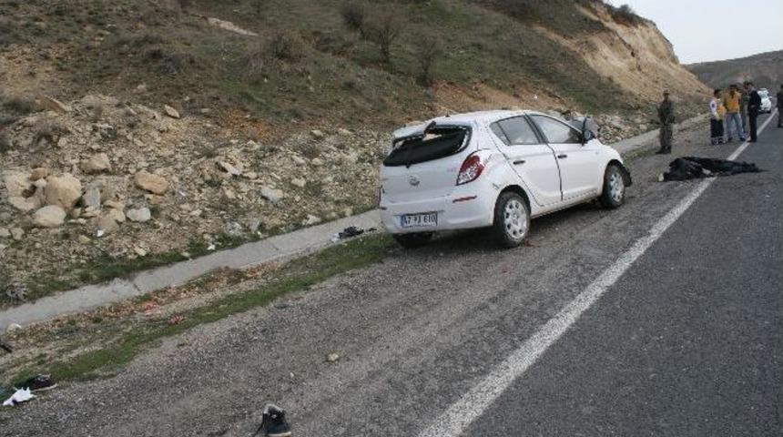 Virajı Alamayan Otomobil Takla Attı: 1 &Ouml;l&uuml;, 5 Yaralı