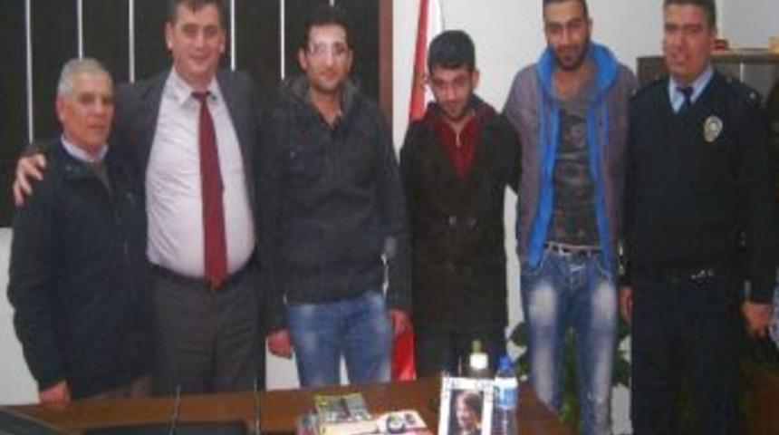 Gediz'de &Ouml;ğrenciler İle Esnaf Arasında &Ccedil;ıkan Kavga Tatlıya Bağlandı