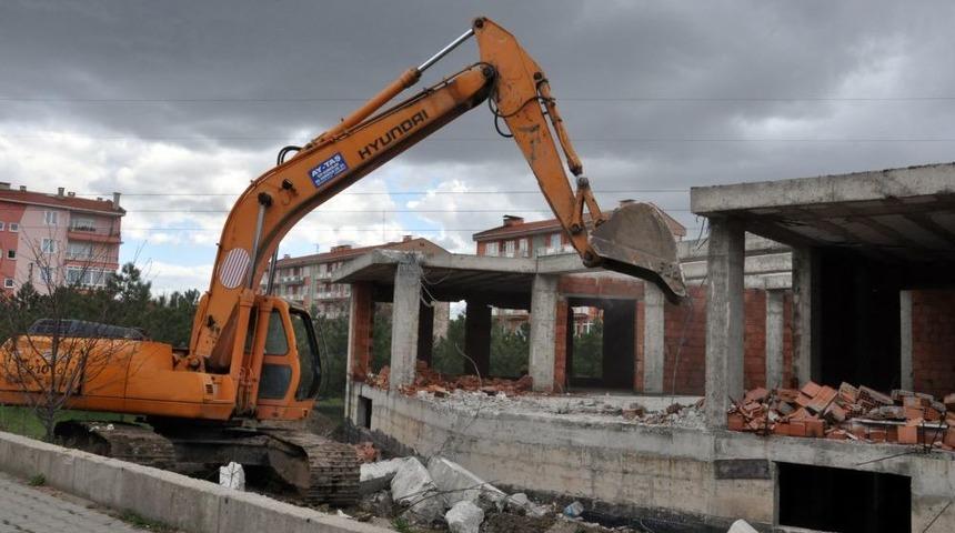 Belediyenin Ruhsat Verdiği Inşaat Mahkeme Kararıyla Yıktırıldı