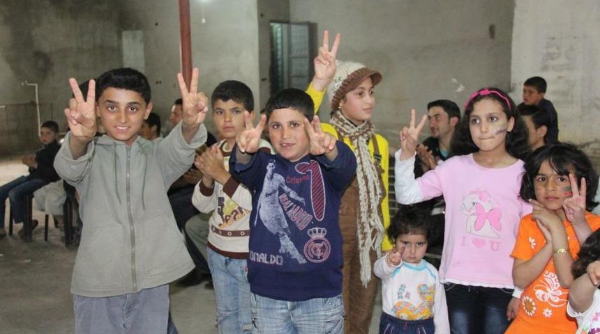 Hatay'daki Suriyeliler I&ccedil; Savaşın Yıl D&ouml;n&uuml;m&uuml;nde Esed'i Protesto Etti