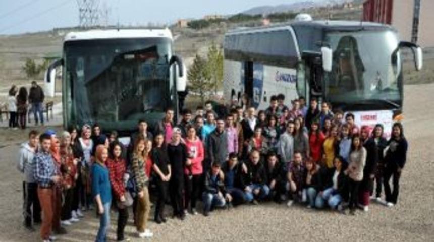 Suşehri Timur Karabal Meslek Y&uuml;ksekokulu &Ouml;ğrencileri &Ccedil;anakkale&rsquo;ye Uğurlandı