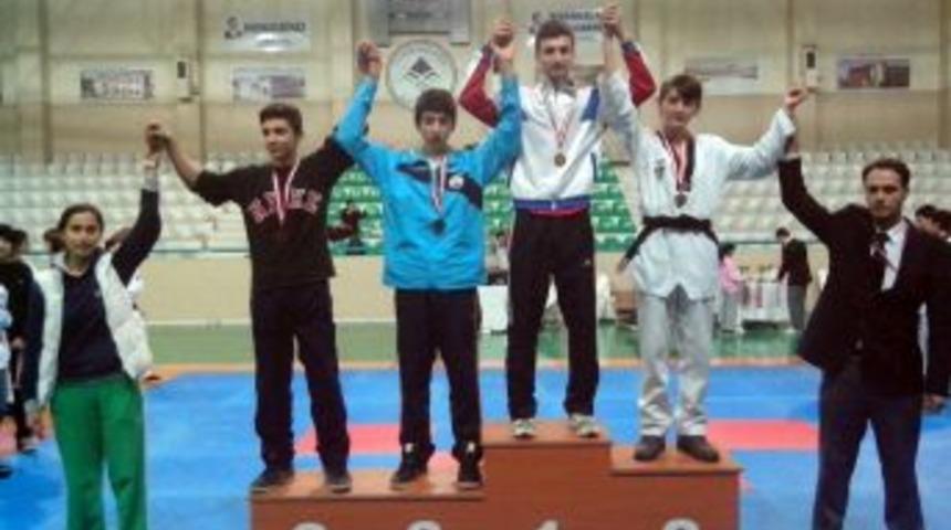 Mustafakemalpaşa Belediyespor Tekvandoda 6 Derece Aldı