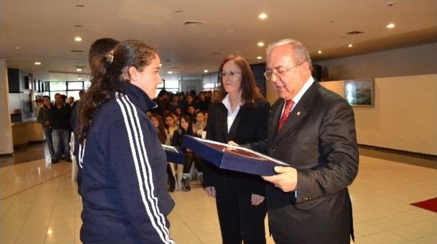 Bursalı Atletler Kutsal Emanetleri Teslim Aldı