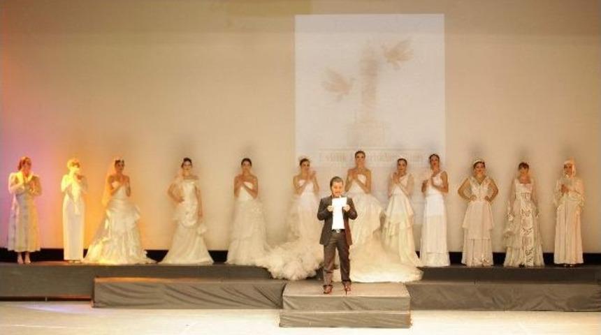 Fuarda 'y&uuml;z Yıllık Gelinlikler' G&ouml;r&uuml;c&uuml;ye &Ccedil;ıktı