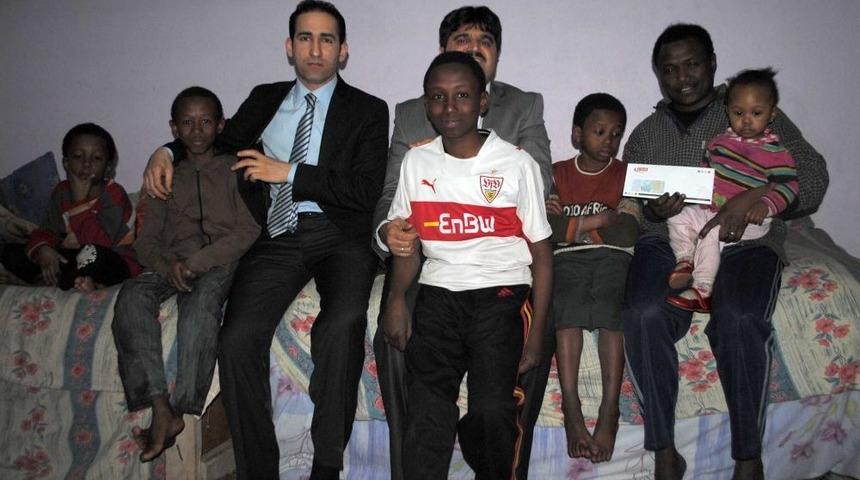 Hakkari FEM Dershanesi'nden Sudanlı Aileye Yardım